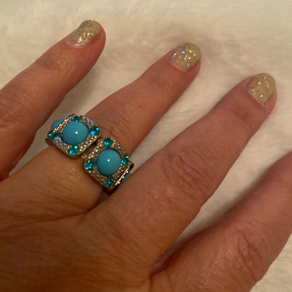 Elegant Turquoise and Silver Women's Ring